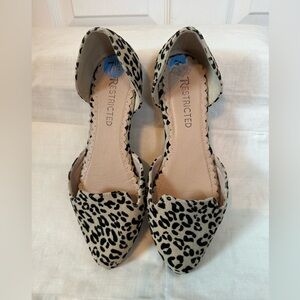 Women’s size 7.5 casual flats animal print